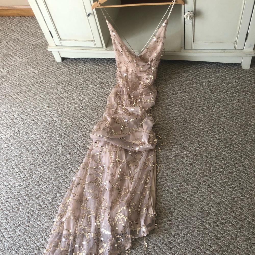 🔹New🔹Golden Evening Gown - Picture 6 of 6